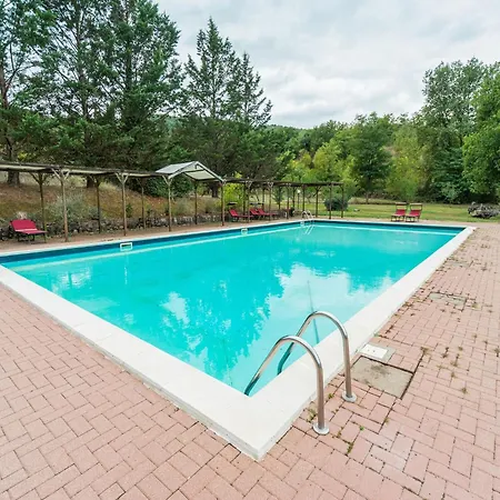 In With Pool Access * Ficulle